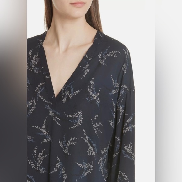 Vince Sprig Floral Print V-Neck Blouse Navy S - Picture 4 of 9